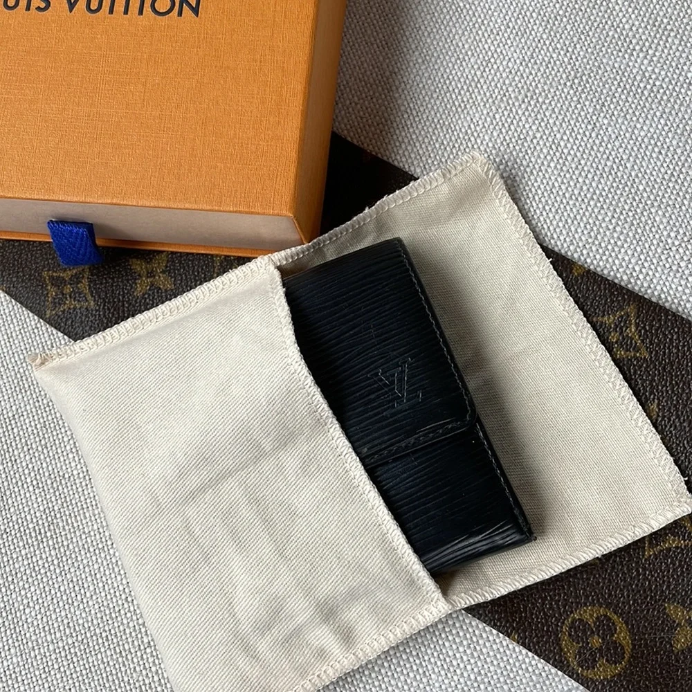 Louis Vuitton Epi Saffiano leather tri-fold wallet black w/gift box and dust bag